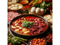 安徽亳州作為中華藥都和歷史文化名城，其美食融合了藥膳文化、皖北風味和傳統小