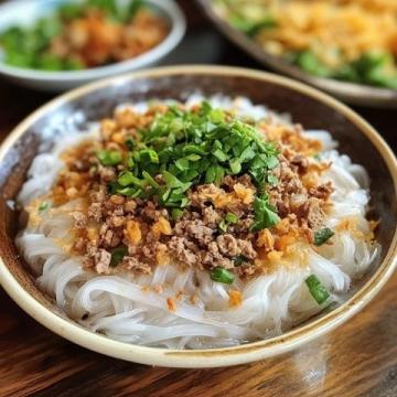 昆明特色小吃:鮮香酸辣的小鍋米線風(fēng)味獨特