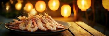元旦過后迎新春,咸蛋黃焗蝦為年夜飯?zhí)砟晡? width=