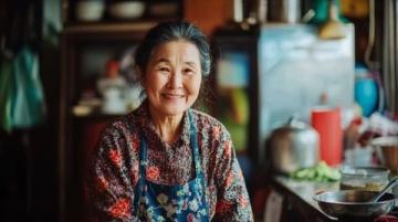 夜游萬達金街:母女倆偶遇狂熱米線攤