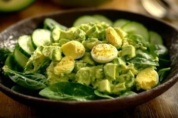 夏日清爽好搭檔:黃瓜木耳炒雞蛋簡(jiǎn)餐菜式