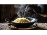 你家方便面不會還在直接下鍋煮吧摳鼻！教你新吃法