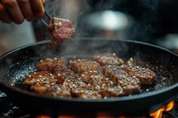 美食探店拔草總結:從大刀肉到拇指生煎的美味之旅