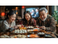 汕頭人烹佃魚喜歡用酸咸梅當(dāng)調(diào)味料一起蒸，因佃魚味淡，水分多