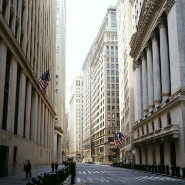 以下是一份適合股票新手的入門教程,涵蓋基礎知識、操作流程和注意事項