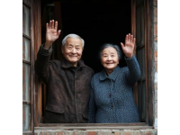 鄭州夫婦收留啞巴男子十余年 自創(chuàng)啞語溝通感人至深