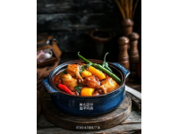 江蘇北部的經(jīng)典地鍋雞：傳承老派徐州風(fēng)味