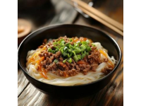 一碗暖心懷舊的炸肉膘拌面：歲月深處的味道