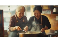敬漢卿女友與林大廚同臺學做菜共創百秒黃花魚美食視頻