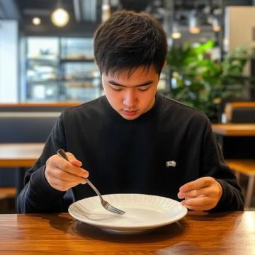 張馨予米蘭用餐事件反轉(zhuǎn):“忘記拍照”背后的真相曝光