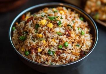 黃金蛋炒飯秘籍:先炒飯還是先炒蛋?揭秘完美口感的關鍵步驟!