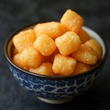 越南美女主播油炸餃子,傳統手藝受追捧,香氣四溢誘人垂涎!