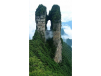 老君山-中國(guó)道教第一山,峰秀林密徑幽洞奇,享有"天然氧吧"之美譽(yù)。