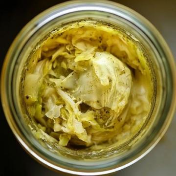 如何在家腌制脆爽美味的酸菜?簡單步驟教你輕松做