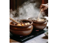 武漢楚河漢街必吃美食：斌弟鹵味火鍋，獨特風味等你嘗！