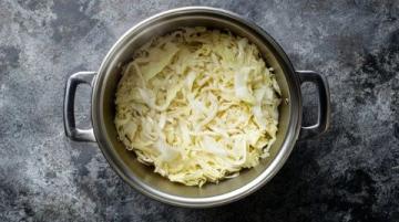 家常白菜豆腐三鮮湯：簡單營養，老少皆宜的暖心美食