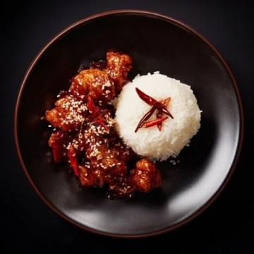 手工制作農家小炒肉搭配木桶飯