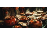 鼓掌自己成了笑話，12月13日，韓國女子來上海體驗中國美食