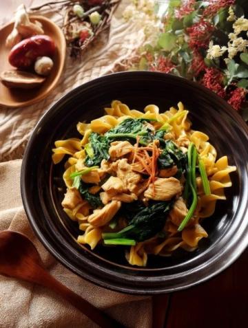 美食推薦:麻辣香汁撈仔鵝、京醬素肉絲、泡筍煮黃臘丁制作方法