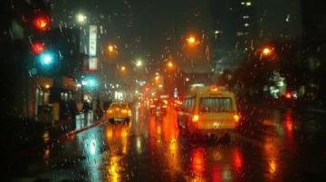 無錫交警深夜查酒駕發(fā)現(xiàn)吃草流浪漢，溫情救助傳遞人間大愛