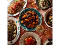 南寧作為廣西的首府，美食文化豐富多樣，尤其以酸辣鮮香、風味獨特的小吃聞名