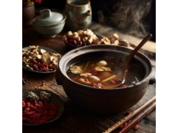 探尋河源美食：東江釀豆腐、萬(wàn)綠湖魚(yú)頭湯與鹽焗雞的誘人故事