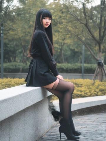 廣州女子誤踩油門(mén)撞塌祠堂,賠償爭(zhēng)議引發(fā)網(wǎng)友熱議