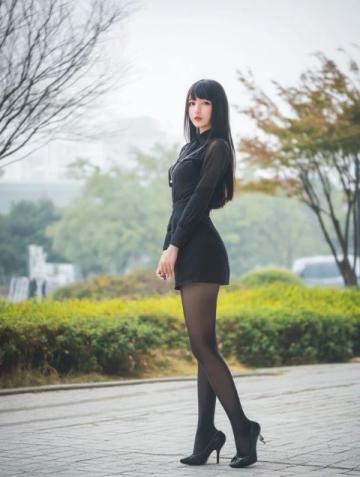 廣州女子誤踩油門(mén)撞塌祠堂,賠償爭(zhēng)議引發(fā)網(wǎng)友熱議