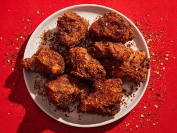 檸檬干煎雞確實是一道酸甜可口、別具風味的美食,下面就為你詳細介紹它的做法