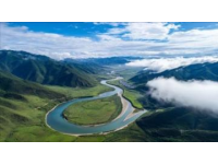 小探河源從槎城始，古時城東北處交匯東江和新豐江，江上竹筏縱橫，謂槎