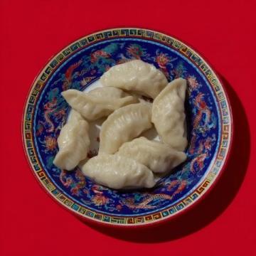 用英語介紹中國傳統(tǒng)美食：餃子的故事與發(fā)展歷程