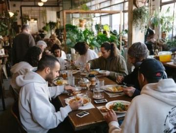 實(shí)用旅游英語:餐館點(diǎn)餐必備28句英文