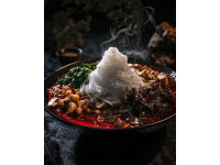 云南省的美食豐富多樣，以下是一些代表性美食