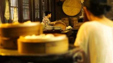 昆明崗頭村“韶鍋故里”:隱世美味,火塘火鍋盛宴