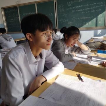 利用漢語常識和詞源學(xué)學(xué)習(xí)英語語法更高效