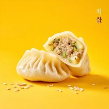 95后小伙復刻外婆秘方:1斤魔芋變5斤豆腐,酸菜一淋三碗飯打底