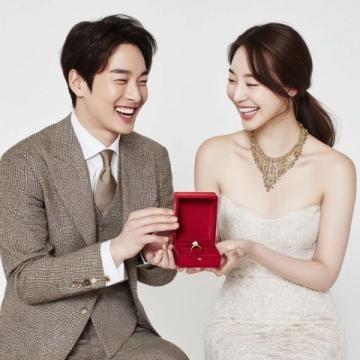 5月20日,孔子第76代孫公開消息,自己已在美國結婚,妻子厚唇大眼是大馬名媛