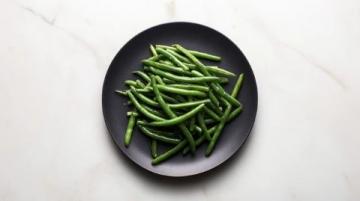 西瓜翠衣炒青豆：清新爽口的夏日家常菜譜
