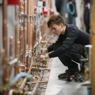 電工操作技能，電工就業前景如何？未來發展會怎樣？