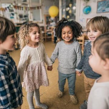 孩子幼兒園就該學一年級知識嗎？快樂童年與壓力教育的糾結(jié)，求支招！