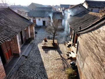 都勻秦漢影視城:古裝劇取景地,感受宏偉建筑與穿越時空的樂趣