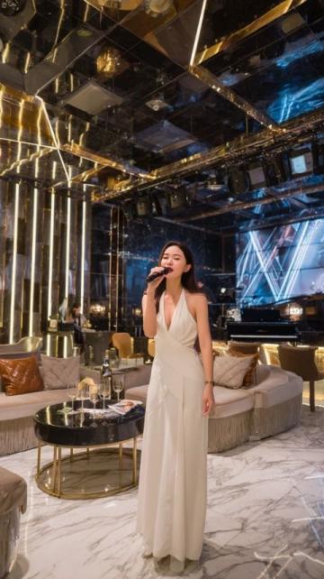 大S攜新婚丈夫奢華用餐引熱議，消費(fèi)過萬元背后的愛情觀探討