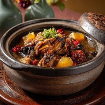 品味江蘇經(jīng)典：紅燒獅子頭——舌尖上的幸福佳肴