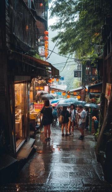 深圳南山沙河西路老舊街區漫步記：小店林立與現代氣息碰撞