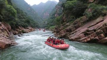 平山清風(fēng)峽,人少景美，沒有過多雕飾的原生態(tài)山谷。因地勢(shì)生態(tài)原因，空氣十分清新