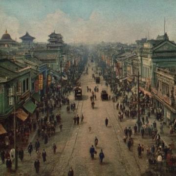 某市，一個游客去旅游，聽聞長街宴口碑很好，因此便買了票前去享用