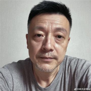 在西虹市首富中，沈騰飾演的王多魚為了完成一個月花光十億的賭約，花重金邀請了