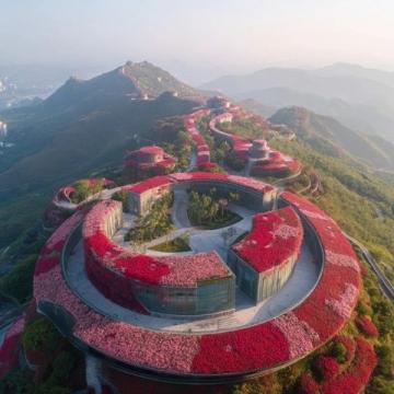 脫身于都市喧囂，步入鄧水雲門谷。