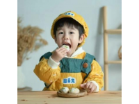 謝浩男媽媽許健華成功回歸，帶小女兒上學(xué),還展示廚房神器