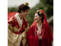 5月20日，孔子第76代孫公開消息，自己已在美國結婚，妻子厚唇大眼是大馬名媛